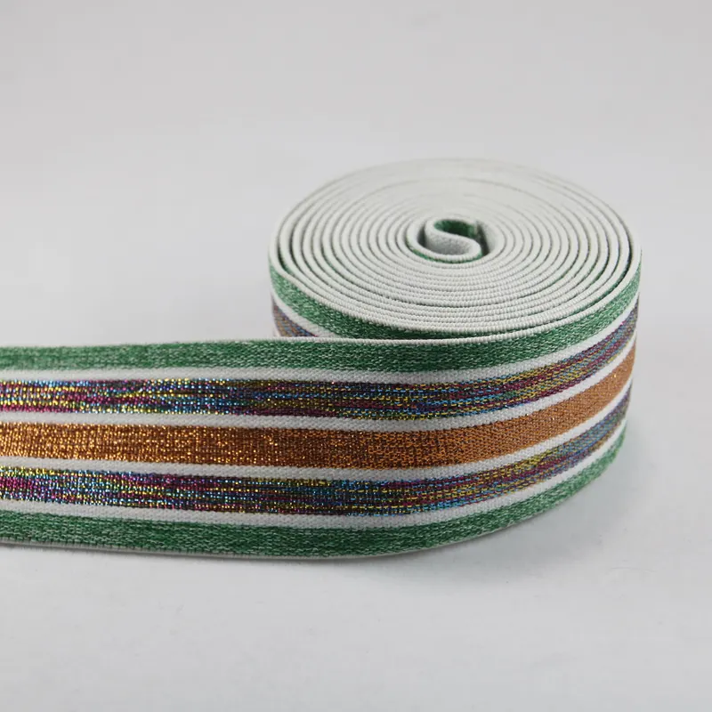 Close-up of the striped pattern on the metallic elastic band