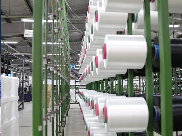 Warping machine with neatly arranged yarn cones